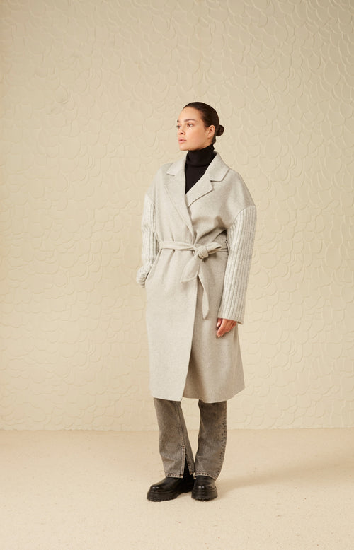 Lange jas met kraag, lang gebreide mouwen en tailleband - Mid Grey Melange - Type: lookbook