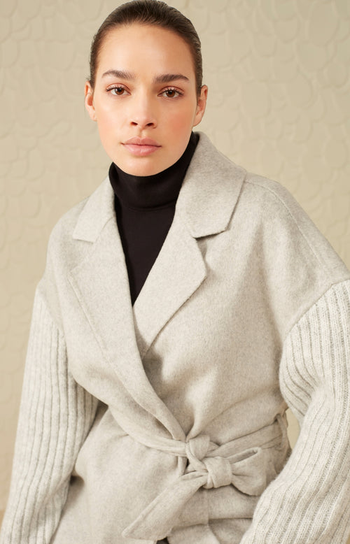 Lange jas met kraag, lang gebreide mouwen en tailleband - Mid Grey Melange